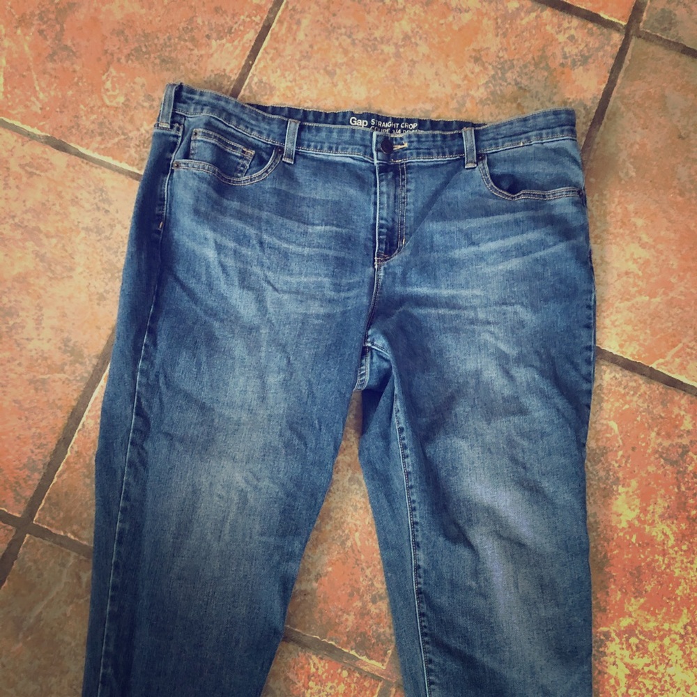 GAP cropped jeans barely worn. Size 18